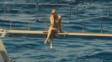2. Сексуальная Наоми Уоттс отдыхает на яхте – Диана: История любви