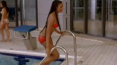 2. Джена Тсимба в купальнике – Девочки сверху: Французский поцелуй