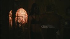 18. Орнелла Мути мастурбирует перед зеркалом – Спальня епископа
