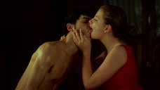 7. Секс сцена с Мириам Джованелли – Секс, вечеринки и ложь