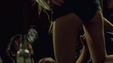 13. Интимная сцена с Эсмеральдой Мойя – Секс, вечеринки и ложь