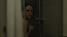 3. Райли Кио принимает душ – Девушка по вызову