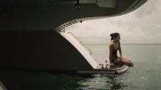 4. Райли Кио в черном купальнике – Девушка по вызову