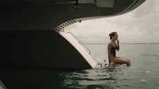 5. Райли Кио в черном купальнике – Девушка по вызову