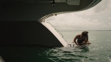 6. Райли Кио в черном купальнике – Девушка по вызову
