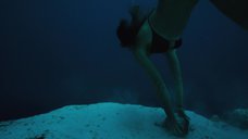 10. Тереза Палмер плавает под водой – На гребне волны