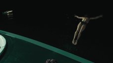 5. Тереза Палмер плавает под водой – На гребне волны