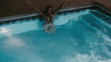 11. Таша Смит плавает в бассейне – Испытание свадьбой