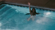 5. Таша Смит плавает в бассейне – Испытание свадьбой