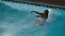 9. Таша Смит плавает в бассейне – Испытание свадьбой