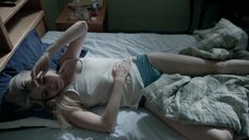 5. Сексуальная блондинка в постели – Бесстыжие