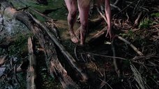 14. Полностью голая Камилль Китон после изнасилования в лесу – День женщины