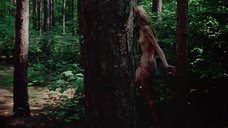16. Полностью голая Камилль Китон после изнасилования в лесу – День женщины