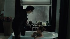 12. Секси Эми Адамс принимает ванну – Бэтмен против Супермена: На заре справедливости