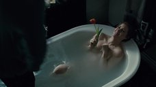 15. Секси Эми Адамс принимает ванну – Бэтмен против Супермена: На заре справедливости