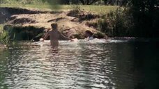 2. Дарья Повереннова купается голой в реке – Лето любви